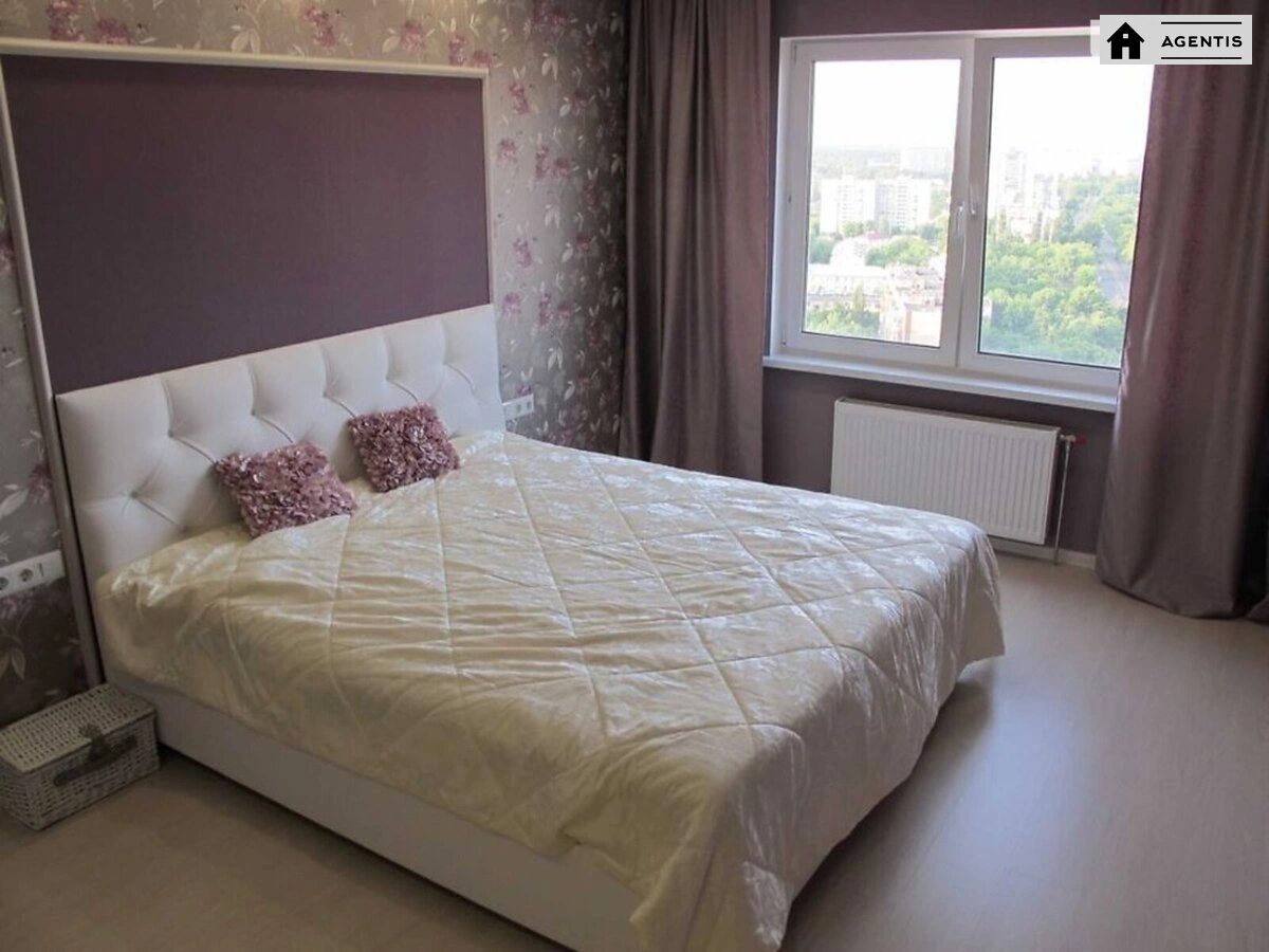 Apartment for rent. 3 rooms, 92 m², 12 floor/25 floors. 1, Khorolska 1, Kyiv. 