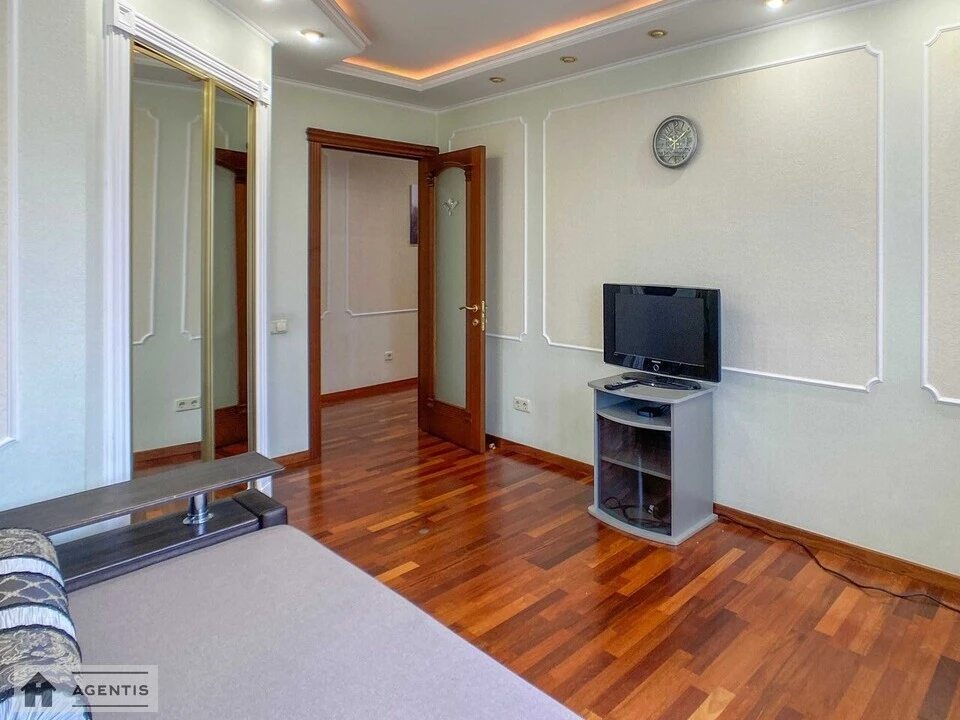 Apartment for rent. 3 rooms, 120 m², 5th floor/5 floors. 27, Shkilna , Petropavlovskaya  Borshchahovka. 