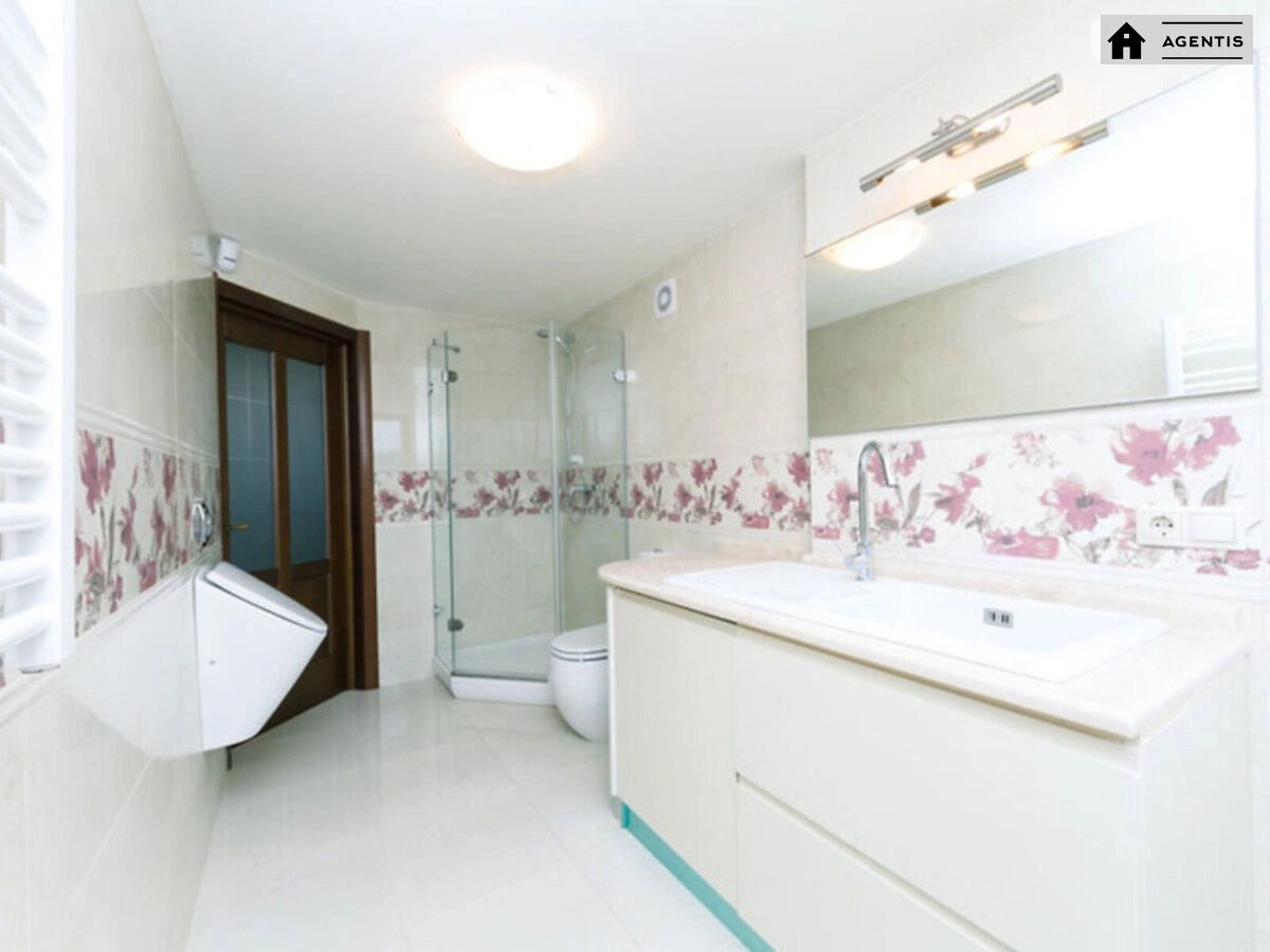 Apartment for rent. 3 rooms, 160 m², 4th floor/5 floors. 7, Akademika Bohomoltsya vul., Kyiv. 