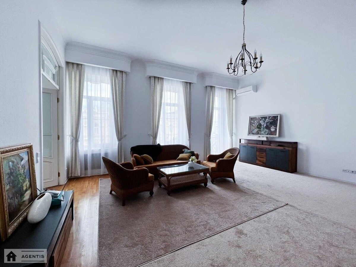 Apartment for rent 4 rooms, 180 m², 4th fl./5 floors. 33, Bohdana Khmelnytskoho vul., Kyiv. 