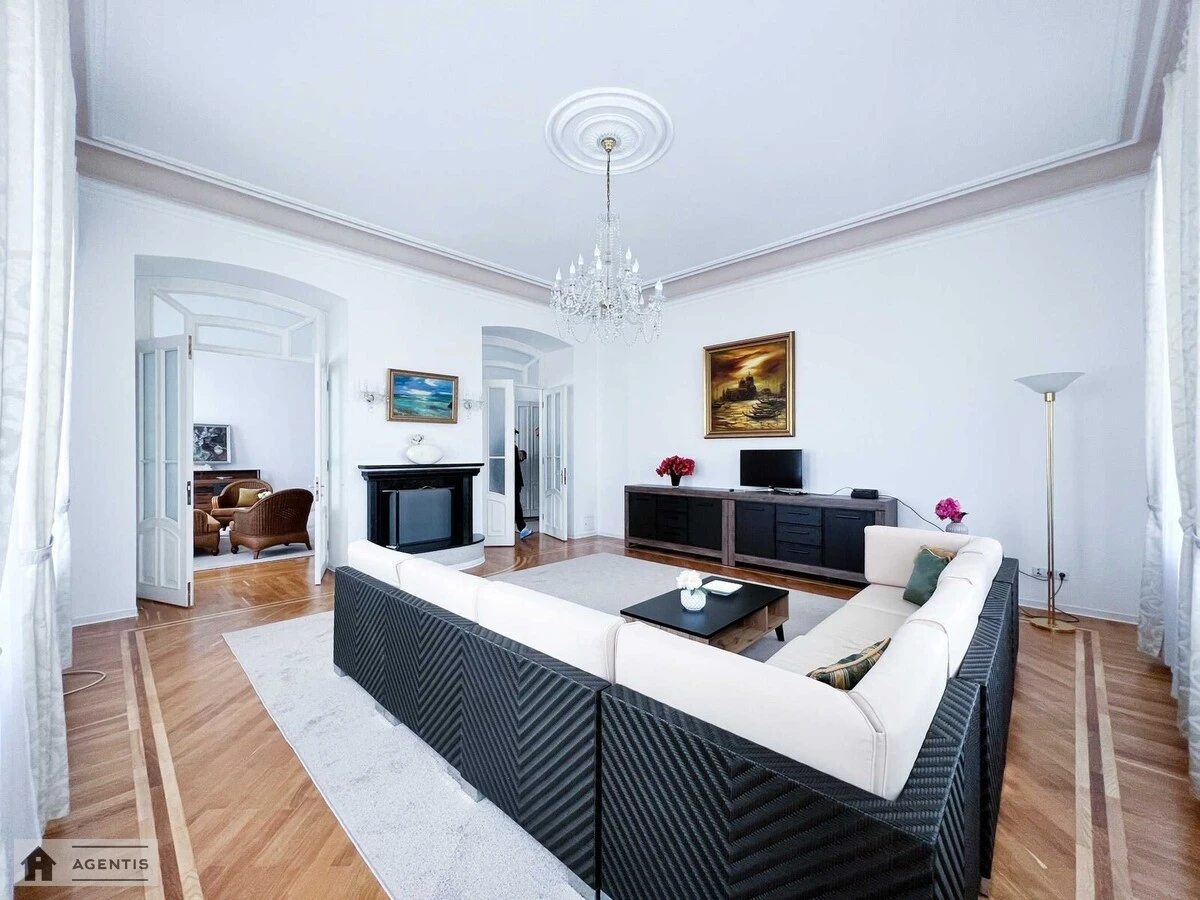 Apartment for rent 4 rooms, 180 m², 4th fl./5 floors. 33, Bohdana Khmelnytskoho vul., Kyiv. 