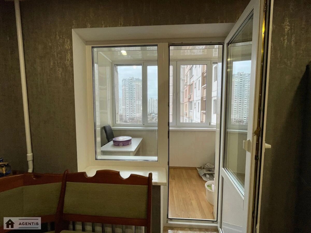Apartment for rent. 2 rooms, 64 m², 7th floor/16 floors. 28, Liskivska 28, Kyiv. 