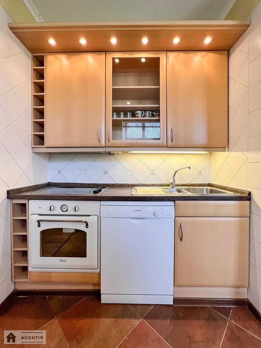 Apartment for rent. 3 rooms, 108 m², 5th floor/5 floors. 7, Akademika Bohomoltsya vul., Kyiv. 