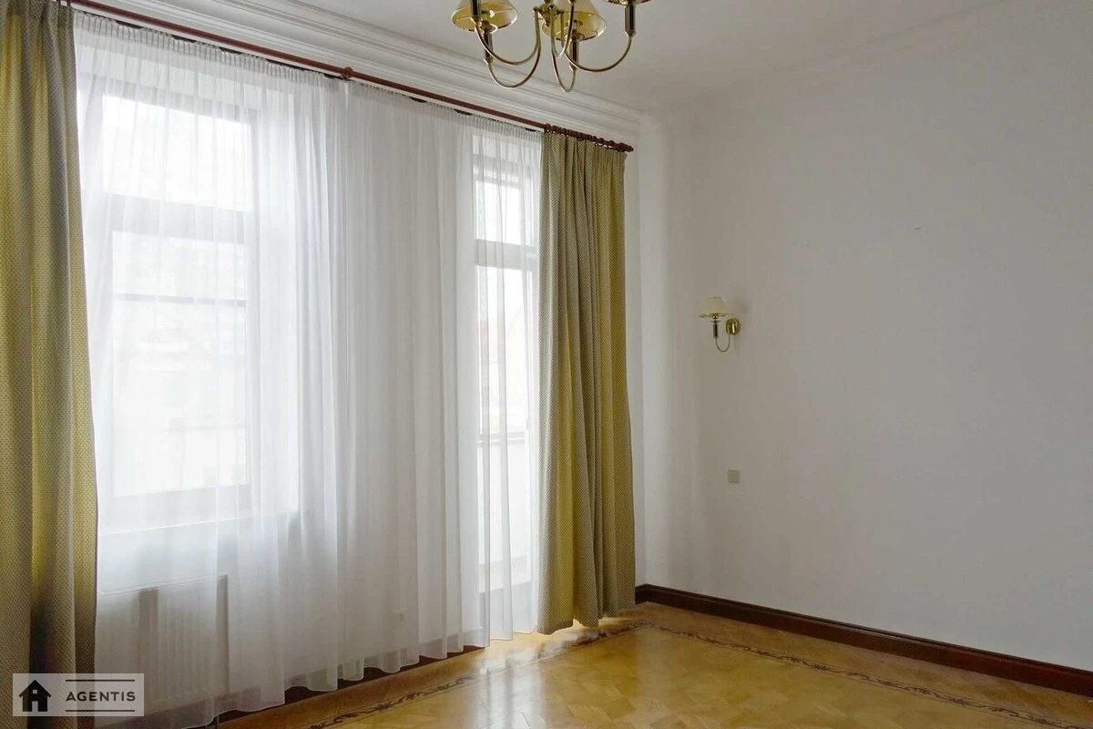 Сдам квартиру. 3 rooms, 130 m², 4th floor/8 floors. 6, Пирогова 6, Киев. 