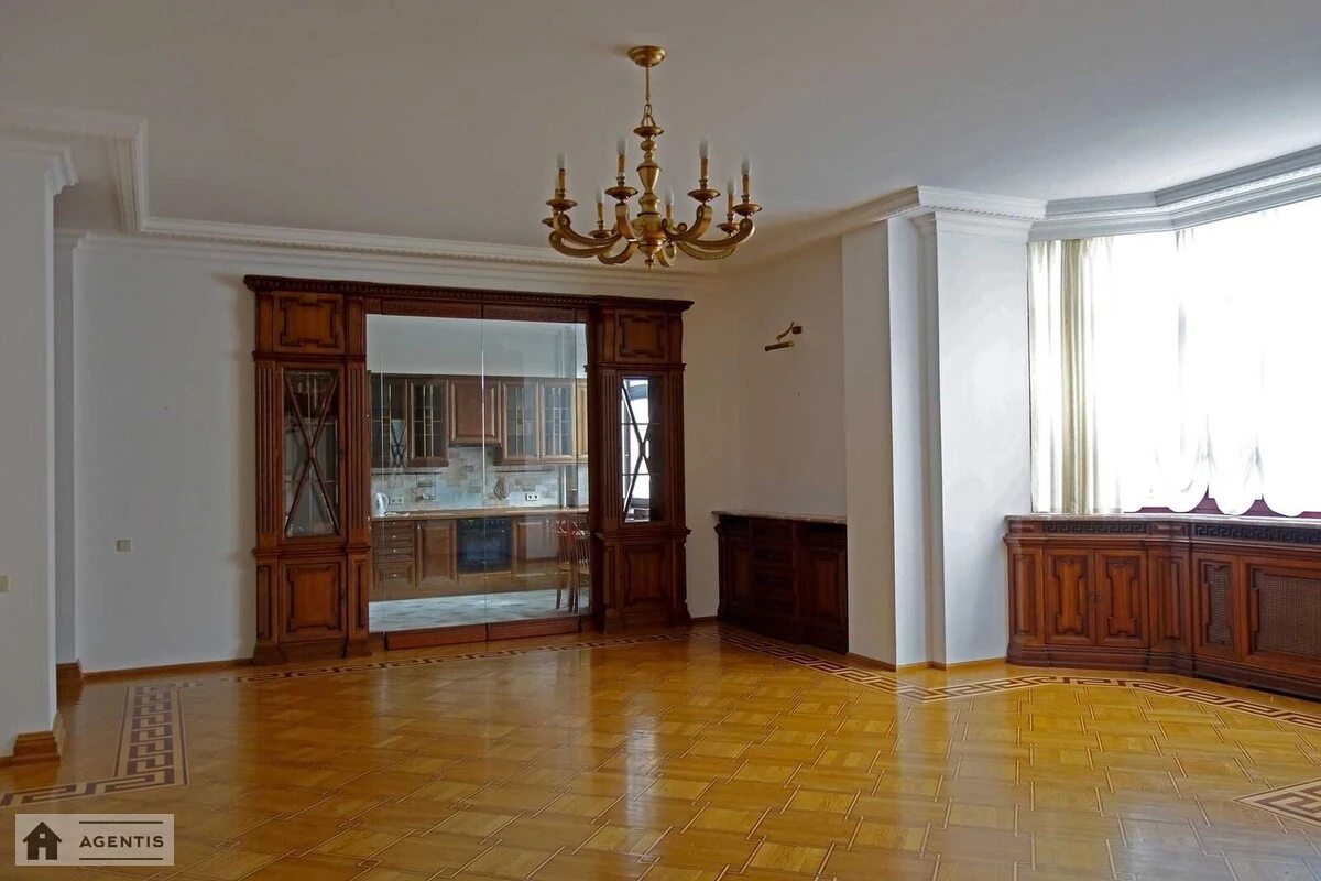 Сдам квартиру. 3 rooms, 130 m², 4th floor/8 floors. 6, Пирогова 6, Киев. 