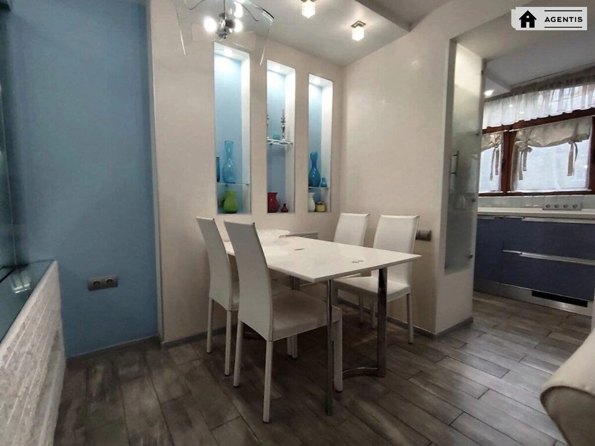 Apartment for rent. 3 rooms, 65 m², 2nd floor/9 floors. Rybalska, Kyiv. 