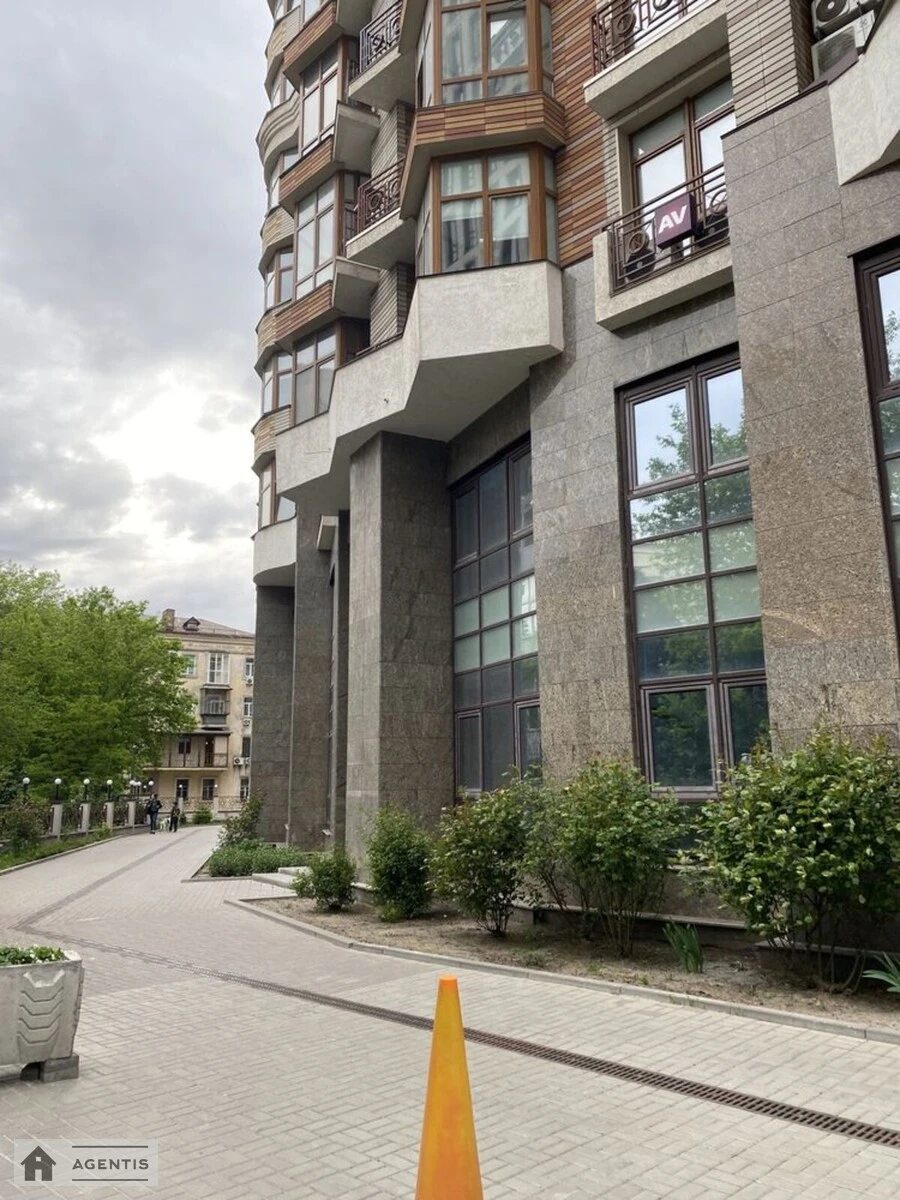 Apartment for rent. 3 rooms, 130 m², 17 floor/18 floors. 58, Bohdana Khmelnytskoho vul., Kyiv. 