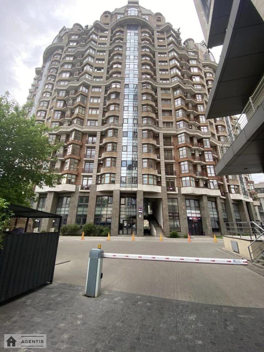 Apartment for rent. 3 rooms, 130 m², 17 floor/18 floors. 58, Bohdana Khmelnytskoho vul., Kyiv. 