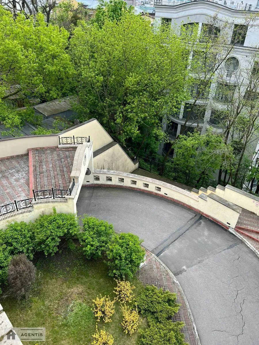 Сдам квартиру. 4 rooms, 150 m², 4th floor/8 floors. 2, Лысенко 2, Киев. 