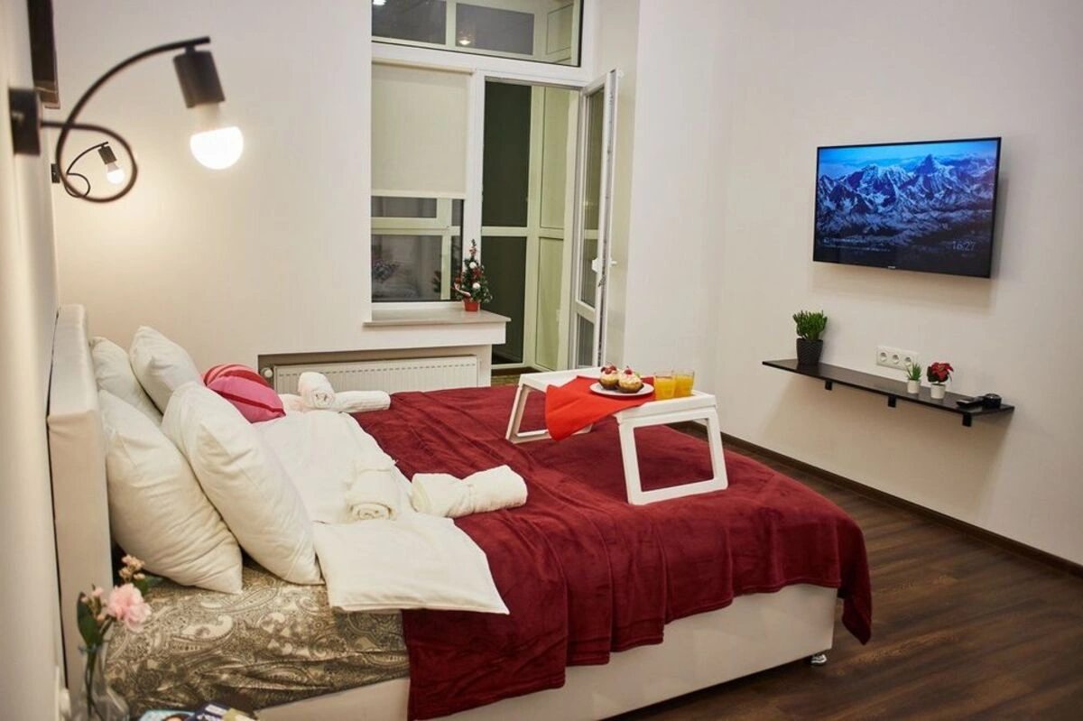 Apartment for rent. 1 room, 27 m², 2nd floor/4 floors. Lva Tolstoho pl., Kyiv. 