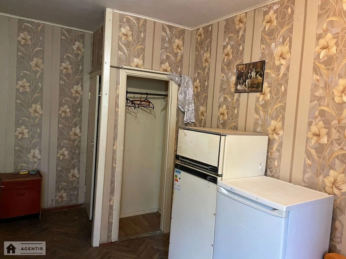 Room for rent for a long time. 1 room, 24 m², 5th floor/5 floors. 9, Tulchynska 9, Kyiv. 