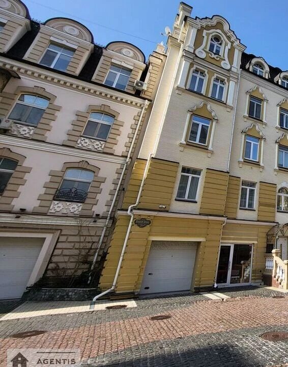 Apartment for rent. 3 rooms, 83 m², 2nd floor/4 floors. 20, Kozhumyatska vul., Kyiv. 