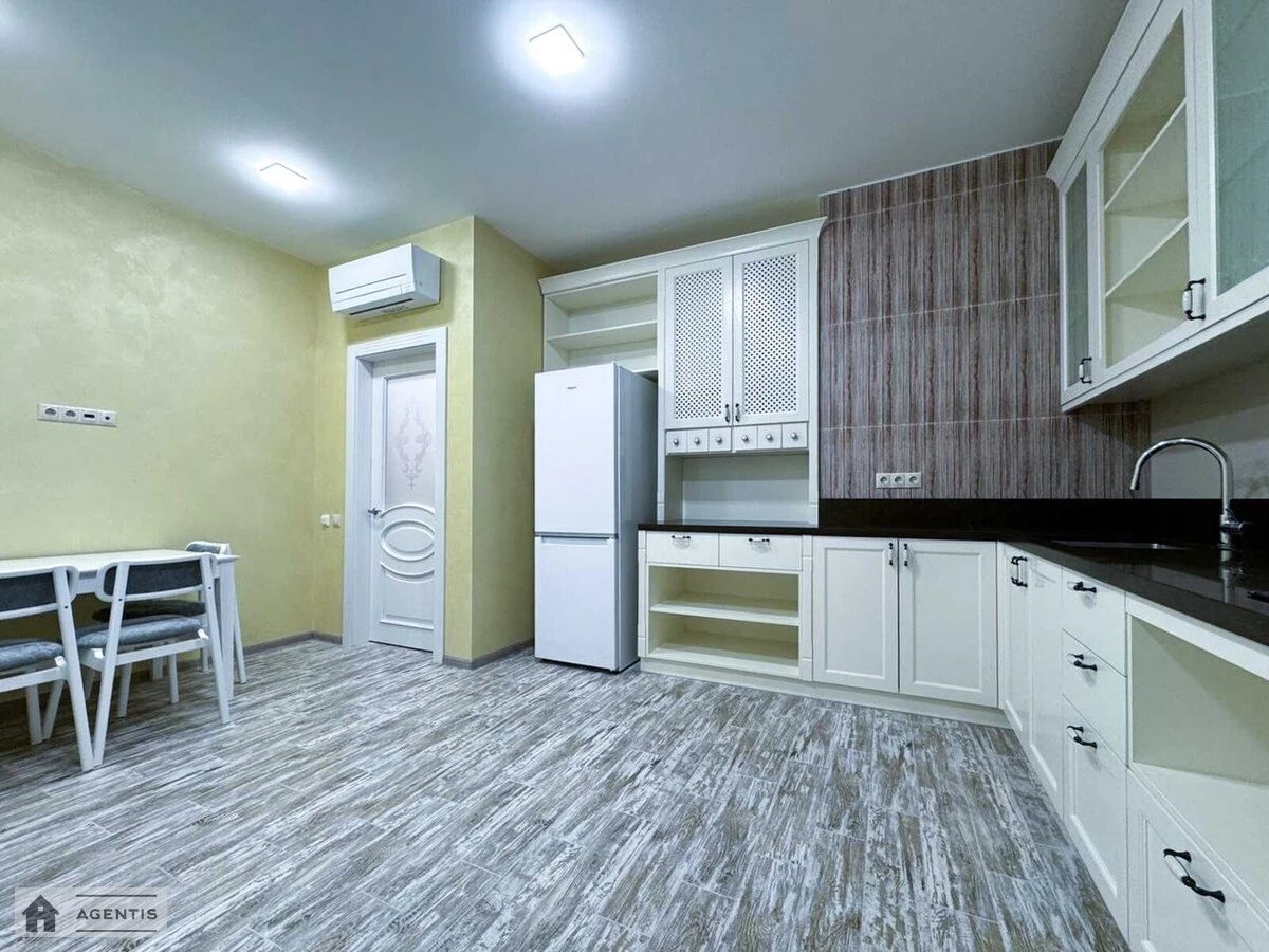 Apartment for rent. 2 rooms, 88 m², 3rd floor/7 floors. 48, Kazymyra Malevycha vul., Kyiv. 