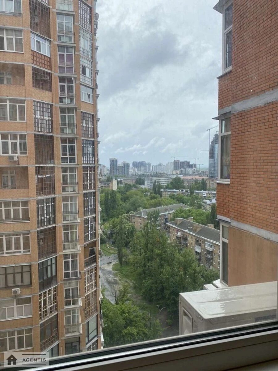 Сдам квартиру. 4 rooms, 130 m², 17 floor/24 floors. 32, Євгена Коновальця вул. (Щорса), Киев. 