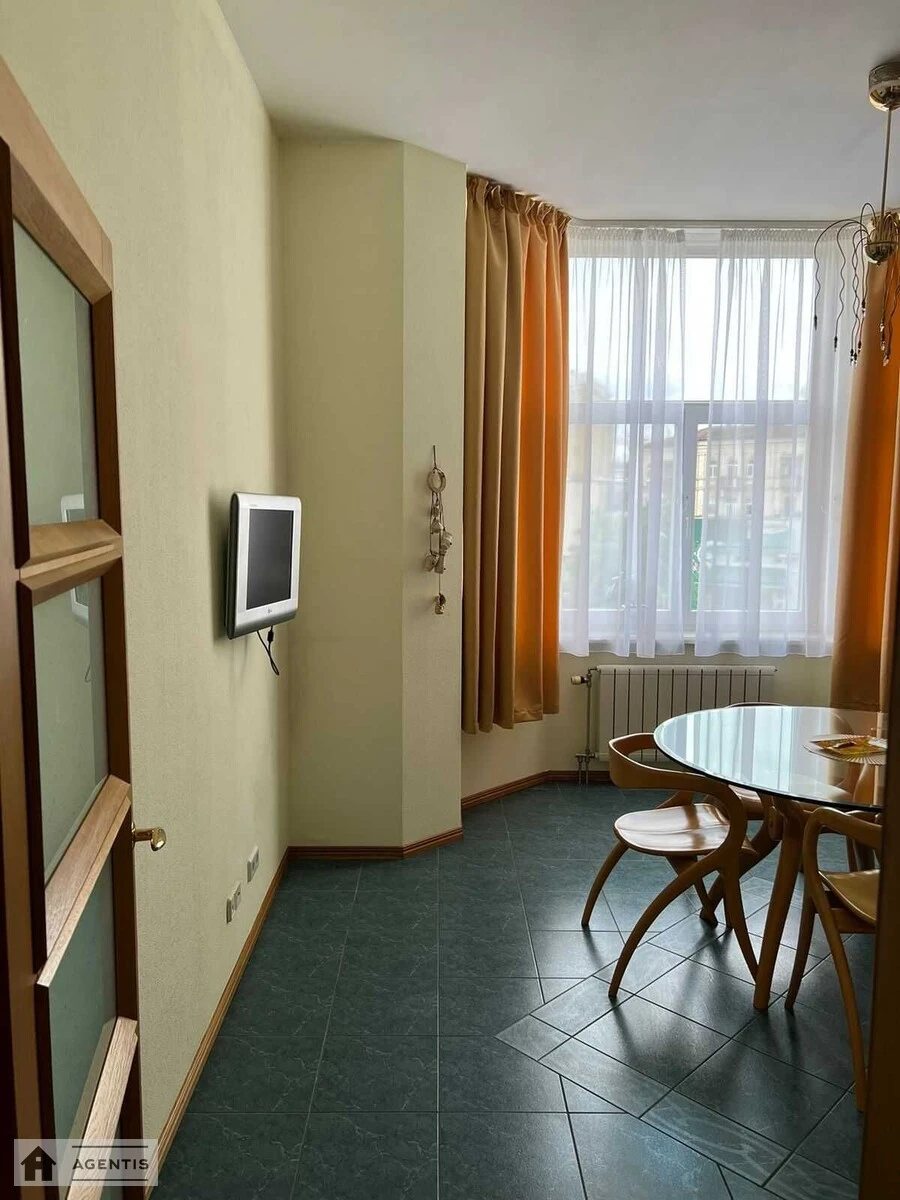 Сдам квартиру. 3 rooms, 122 m², 4th floor/8 floors. 2, Лысенко 2, Киев. 