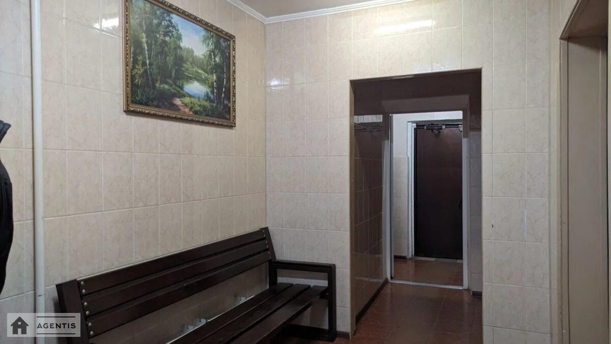 Сдам квартиру. 4 rooms, 82 m², 11 floor/16 floors. Миколи Лаврухіна вул., Киев. 
