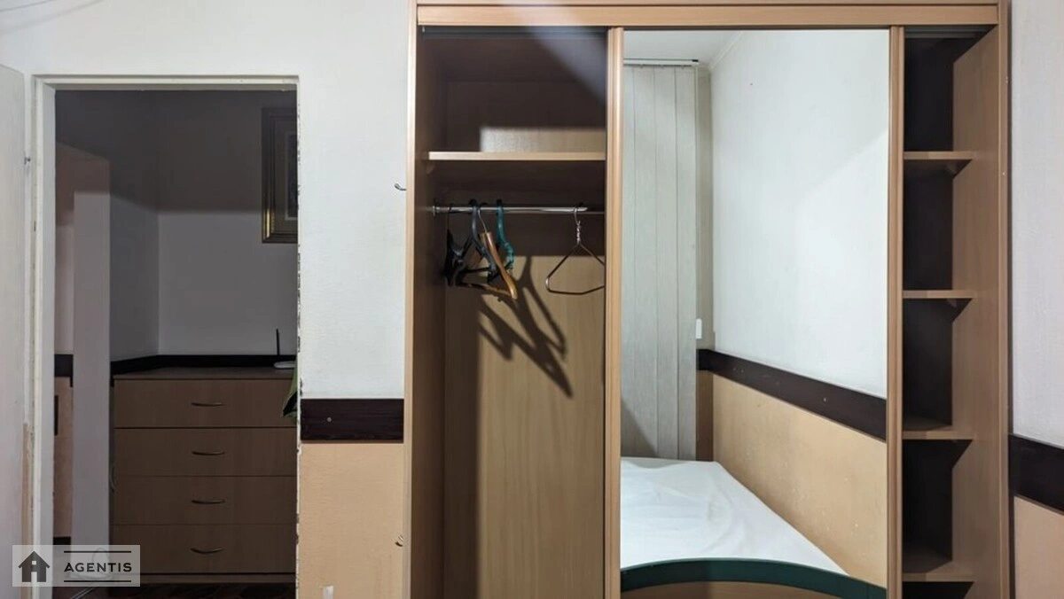 Apartment for rent. 4 rooms, 82 m², 11 floor/16 floors. Mykoly Lavrukhina vul., Kyiv. 