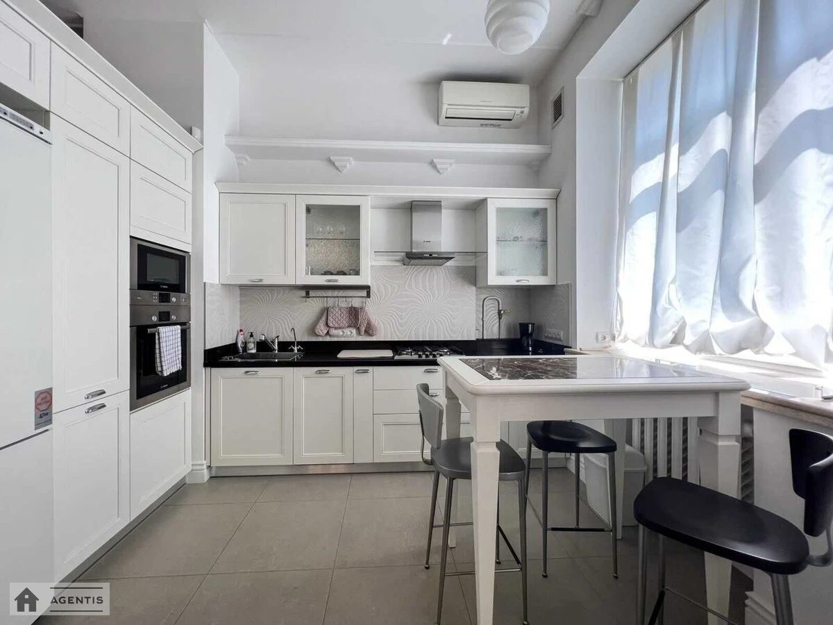 Apartment for rent. 2 rooms, 74 m², 5th floor/5 floors. 16, Tarasivska 16, Kyiv. 