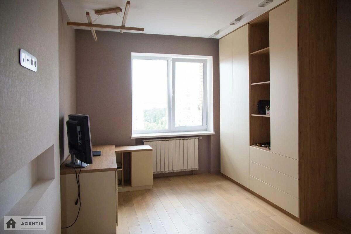 Apartment for rent. 3 rooms, 100 m², 11 floor/16 floors. 4, Volodymyra Ivasyuka prosp. Heroyiv Stalinhrada, Kyiv. 