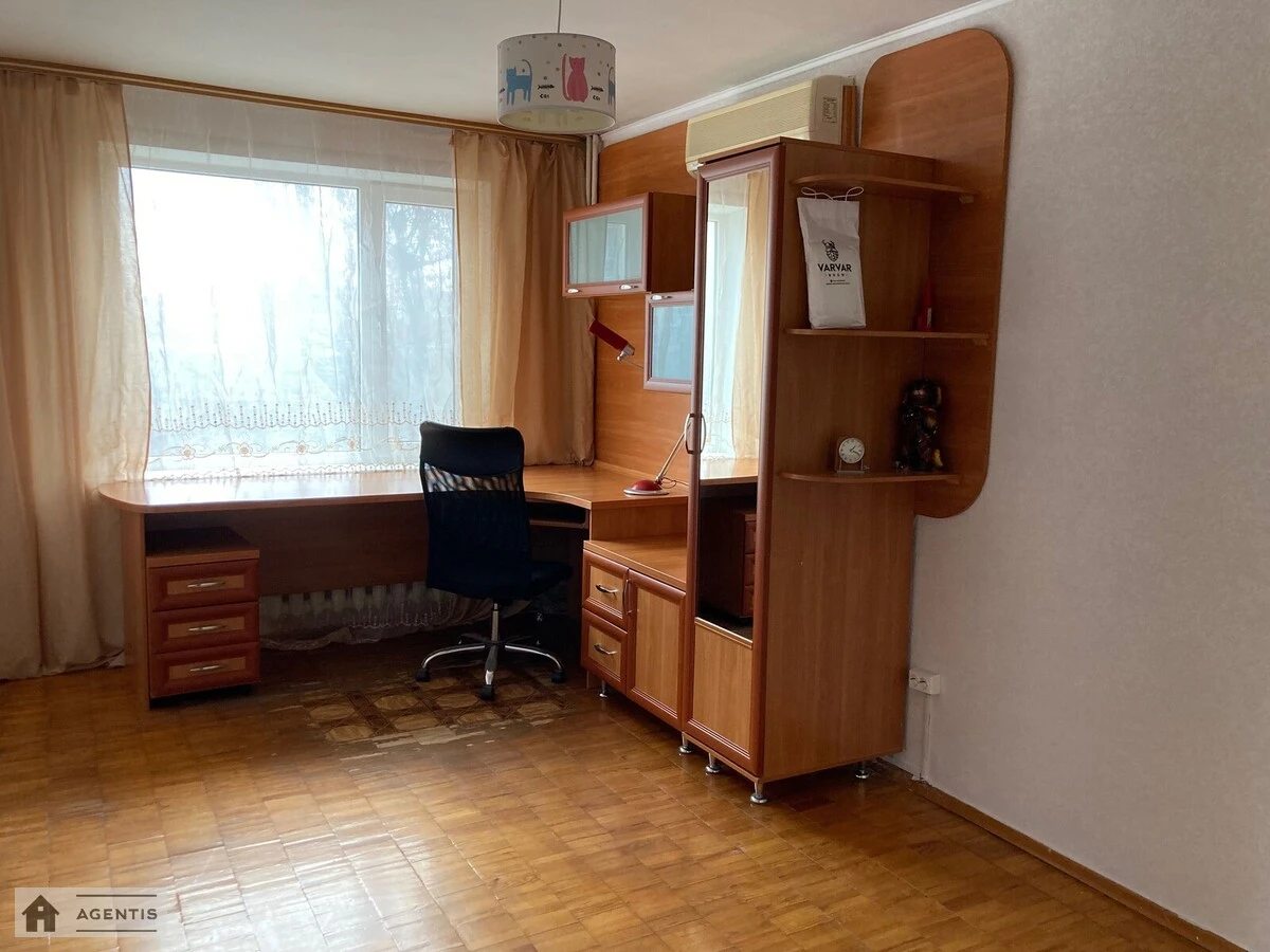 Apartment for rent. 3 rooms, 70 m², 3rd floor/16 floors. Mytropolyta Vasylya Lypkivskoho vul. Urytskoho, Kyiv. 
