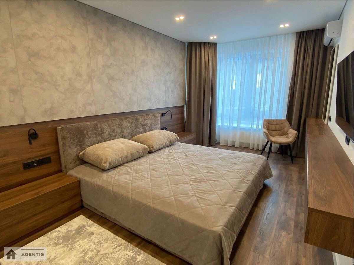 Apartment for rent. 2 rooms, 72 m², 13 floor/20 floors. 25, Zolotoustivska 25, Kyiv. 