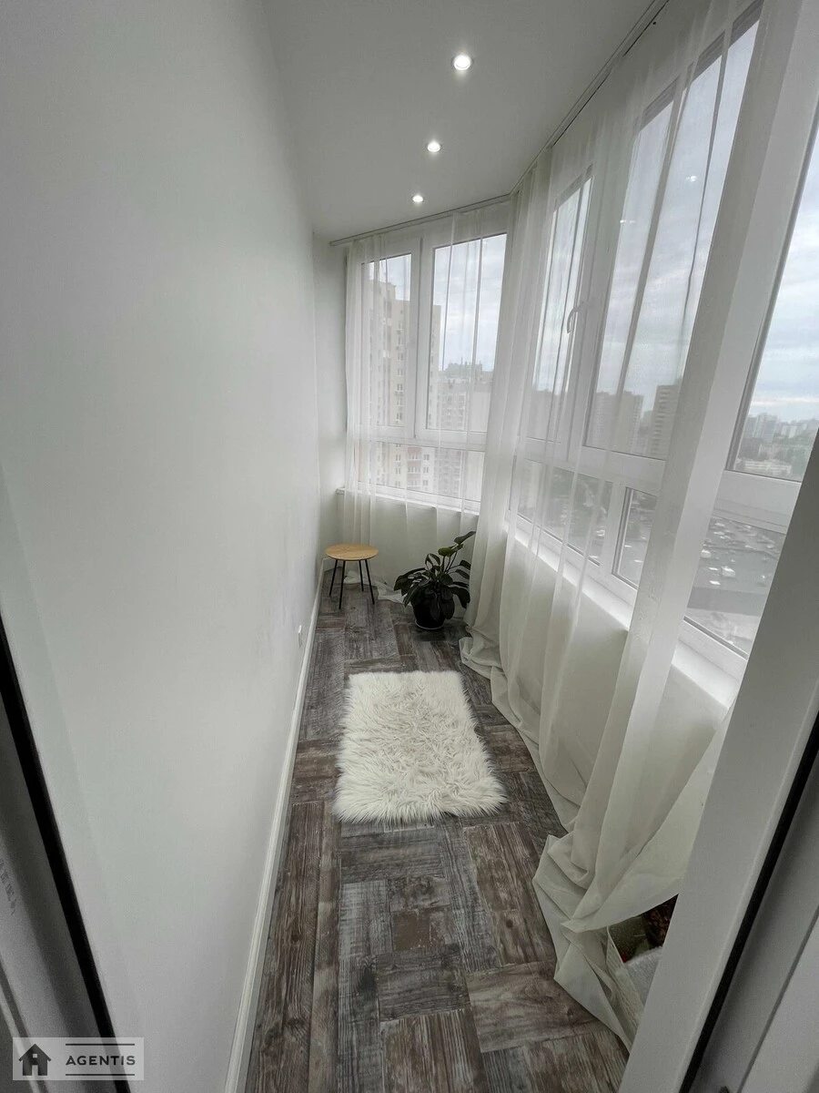 Apartment for rent. 3 rooms, 104 m², 18 floor/22 floors. 34, Anny Akhmatovoyi vul., Kyiv. 