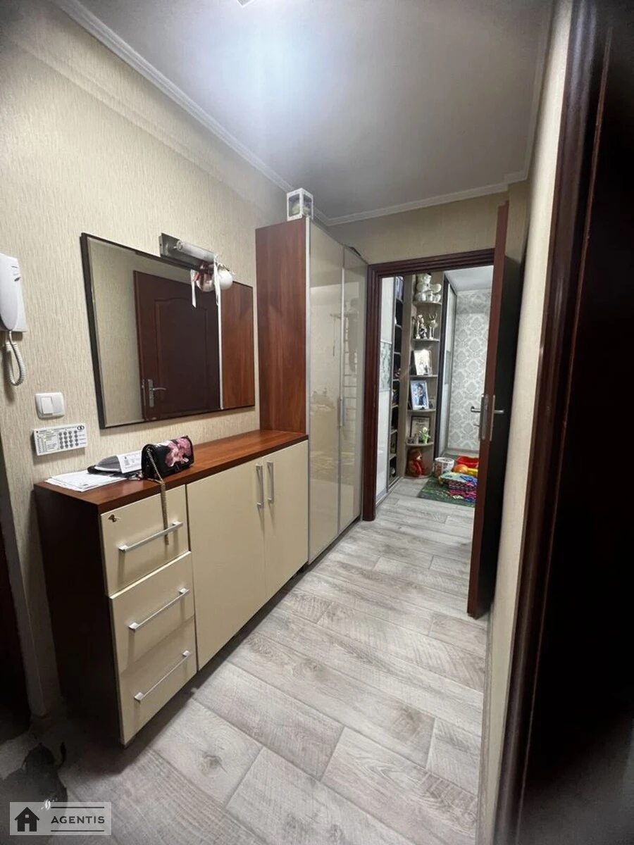 Apartment for rent. 2 rooms, 45 m², 13 floor/16 floors. 20, Pavla Tychyny prosp., Kyiv. 