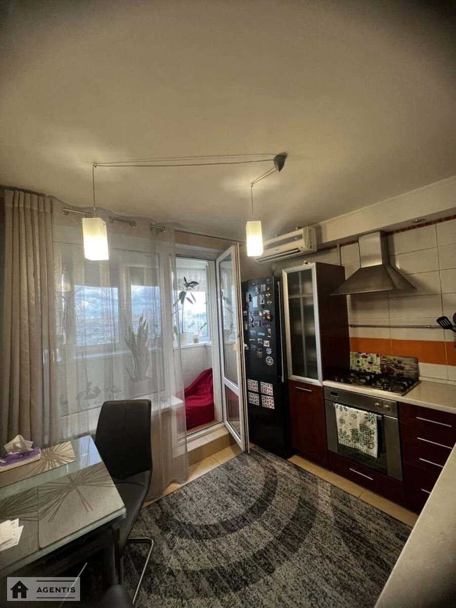 Apartment for rent. 2 rooms, 45 m², 13 floor/16 floors. 20, Pavla Tychyny prosp., Kyiv. 