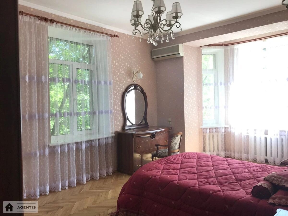 Apartment for rent 4 rooms, 120 m², 4th fl./6 floors. 7, Akademika Bohomoltsya vul., Kyiv. 