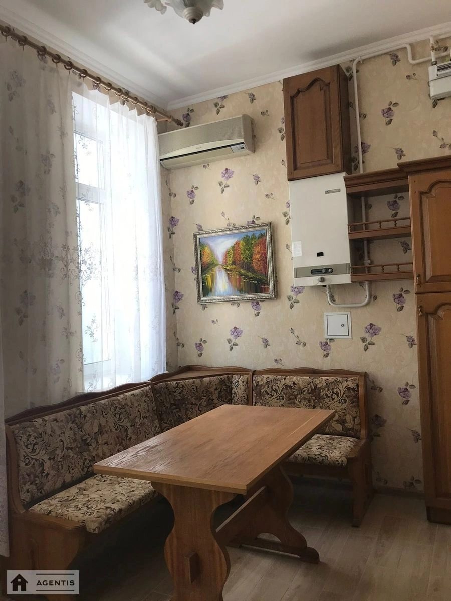 Apartment for rent 4 rooms, 120 m², 4th fl./6 floors. 7, Akademika Bohomoltsya vul., Kyiv. 