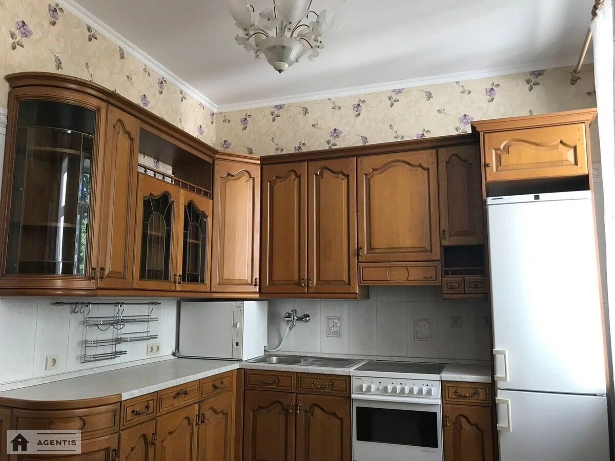 Apartment for rent 4 rooms, 120 m², 4th fl./6 floors. 7, Akademika Bohomoltsya vul., Kyiv. 