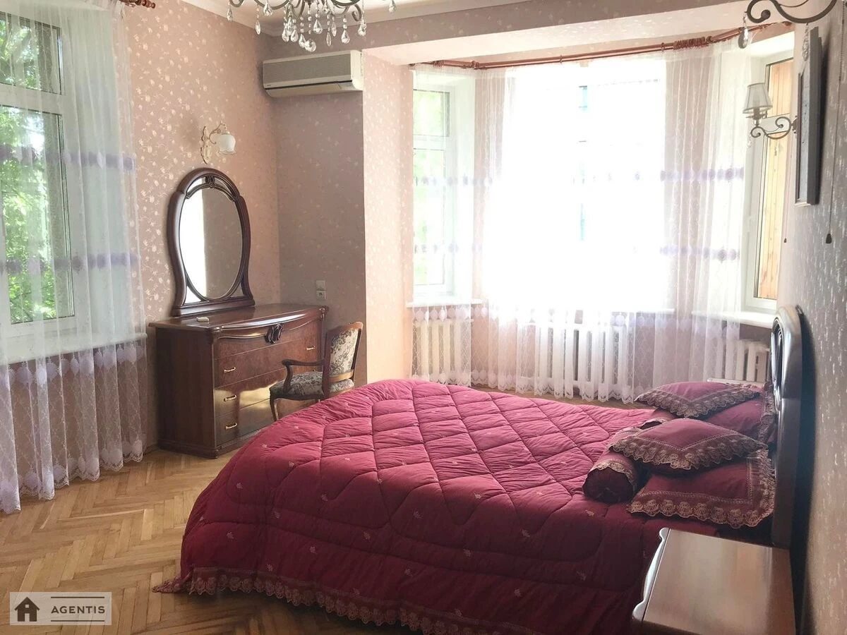 Apartment for rent 4 rooms, 120 m², 4th fl./6 floors. 7, Akademika Bohomoltsya vul., Kyiv. 