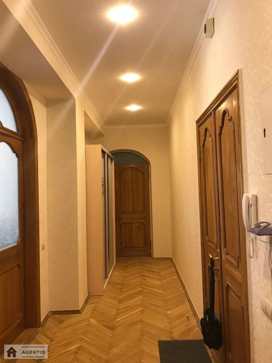 Apartment for rent 4 rooms, 120 m², 4th fl./6 floors. 7, Akademika Bohomoltsya vul., Kyiv. 