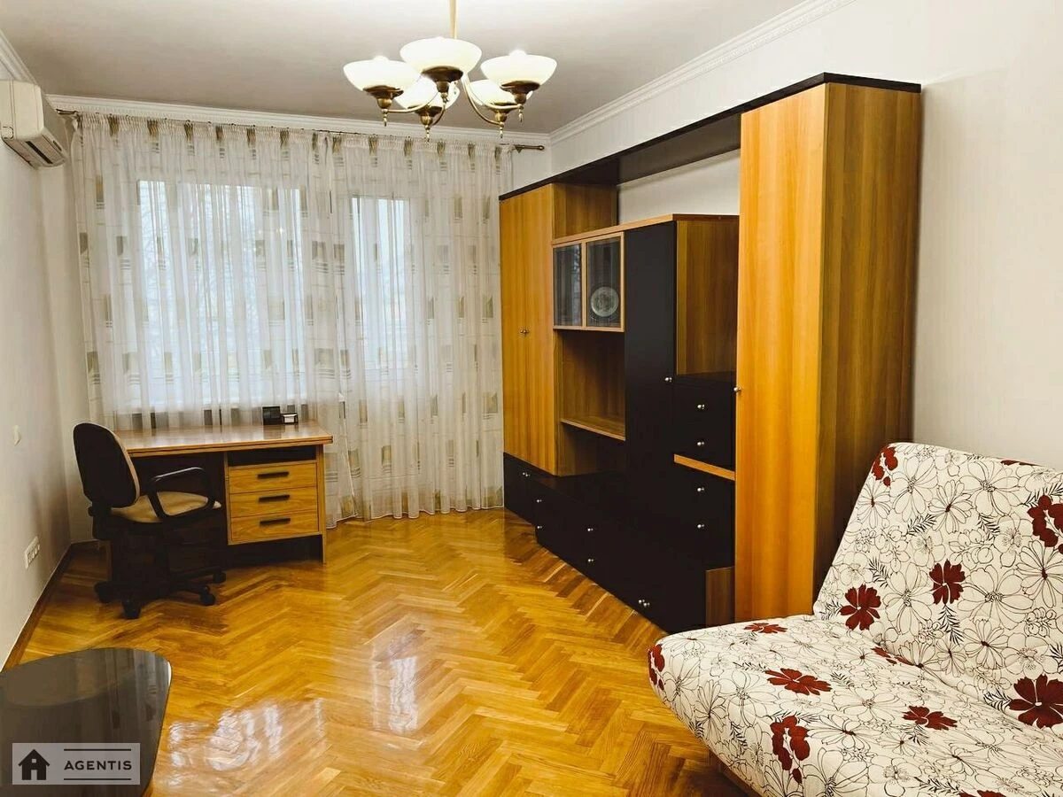 Сдам квартиру. 3 rooms, 90 m², 5th floor/7 floors. 29, Шелковичная 29, Киев. 