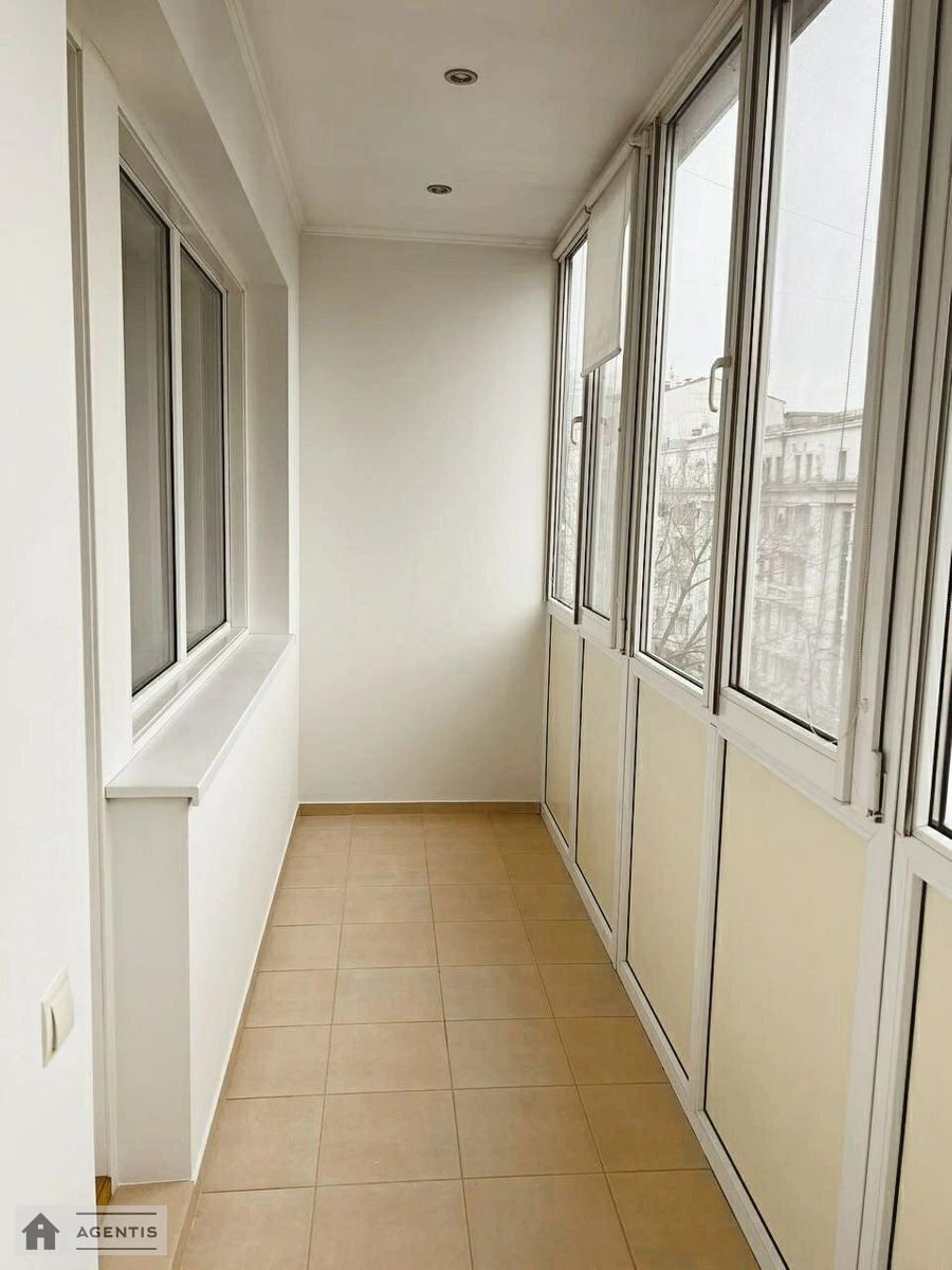 Apartment for rent. 3 rooms, 90 m², 5th floor/7 floors. 29, Shovkovychna 29, Kyiv. 