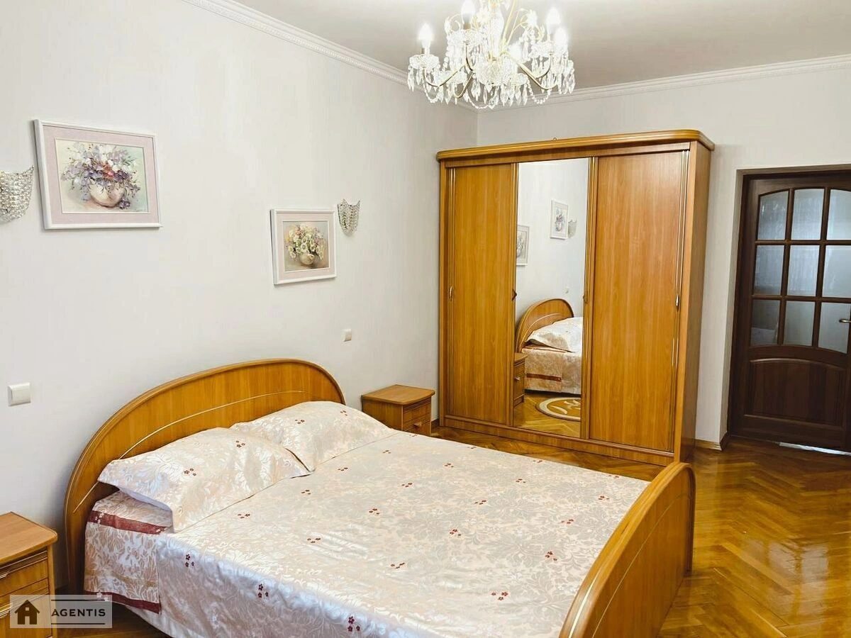 Сдам квартиру. 3 rooms, 90 m², 5th floor/7 floors. 29, Шелковичная 29, Киев. 
