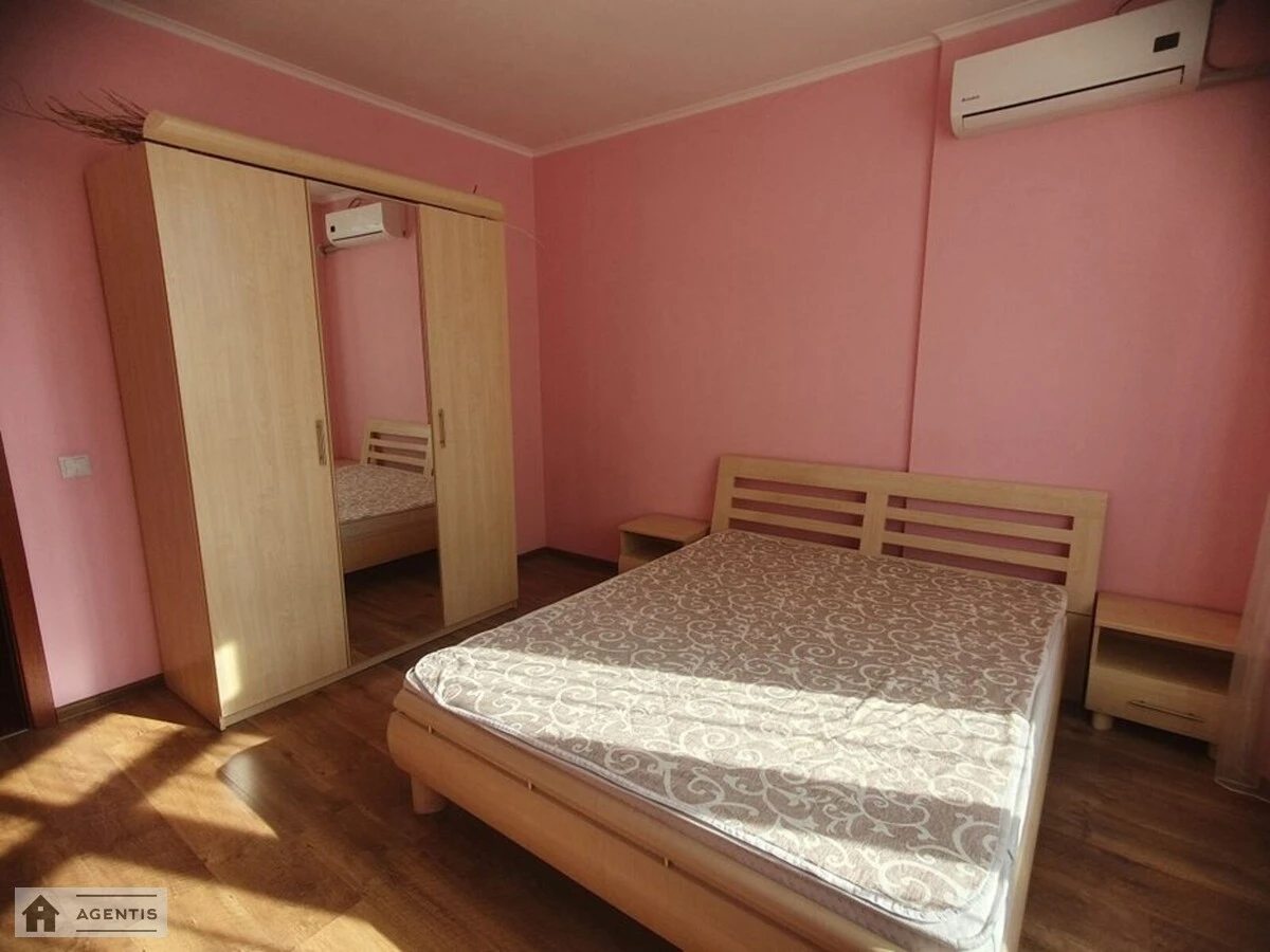 Apartment for rent. 3 rooms, 85 m², 10th floor/23 floors. Saperno-Slobidska, Kyiv. 