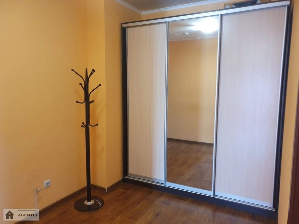Apartment for rent. 3 rooms, 85 m², 10th floor/23 floors. Saperno-Slobidska, Kyiv. 