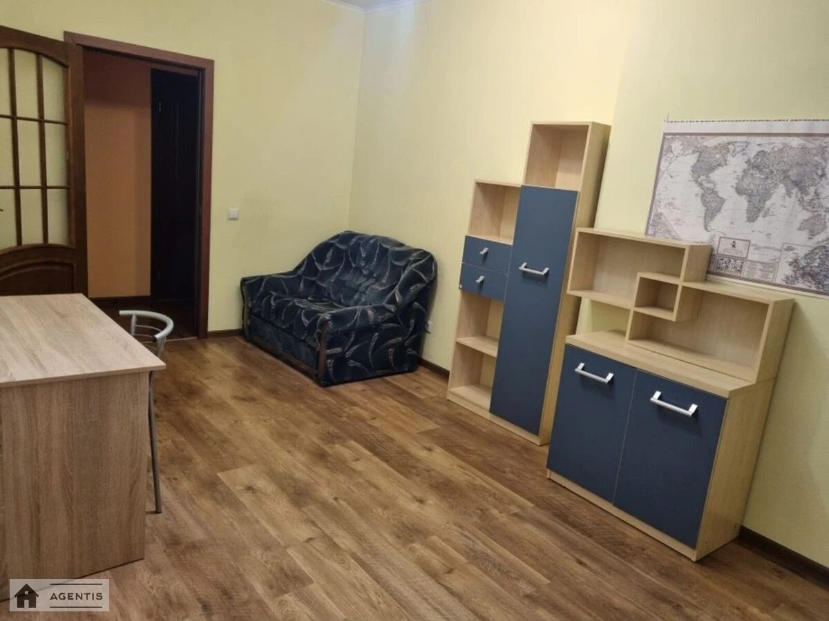 Сдам квартиру. 3 rooms, 85 m², 10th floor/23 floors. Саперно-Слободская, Киев. 