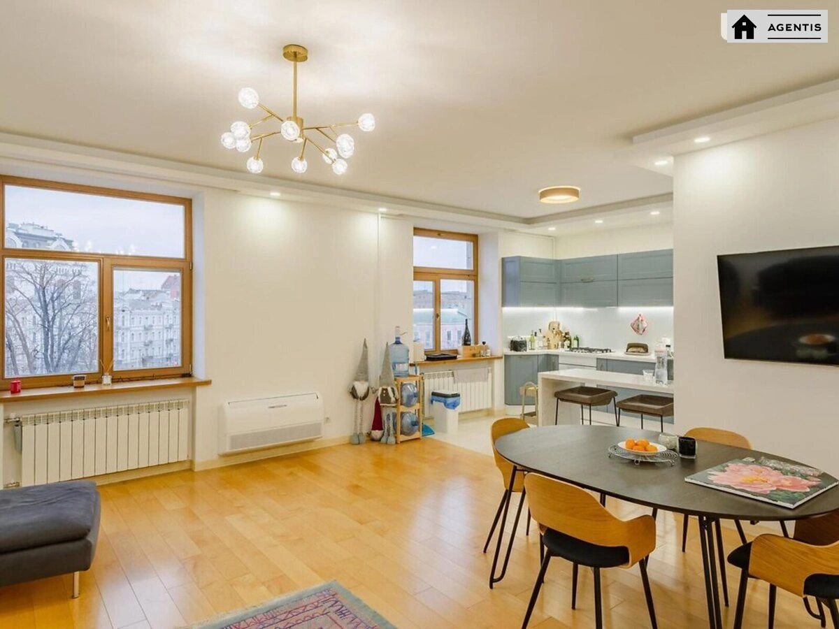 Apartment for rent. 3 rooms, 125 m², 5th floor/7 floors. 19, Volodymyrska 19, Kyiv. 