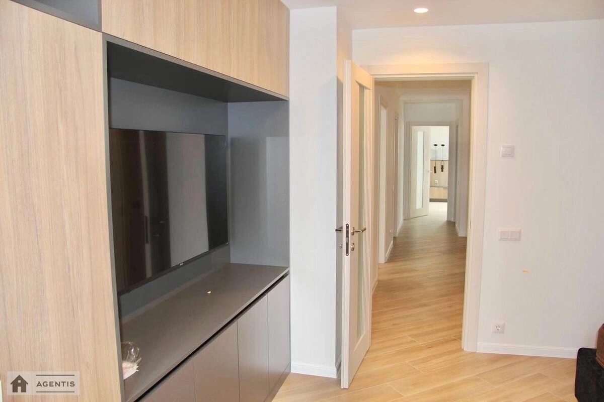 Apartment for rent. 4 rooms, 250 m², 8th floor/8 floors. 6, Zankovetckoyi 6, Kyiv. 