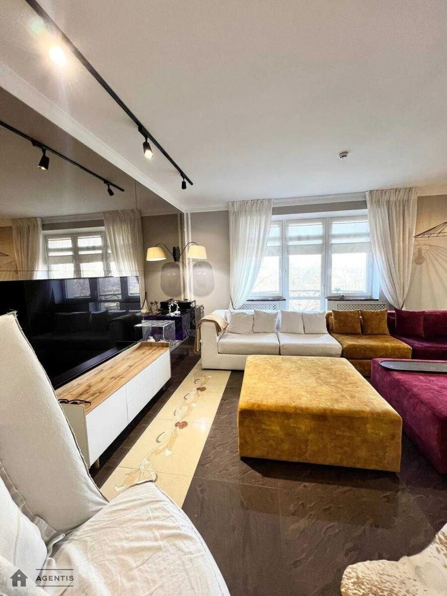 Apartment for rent. 3 rooms, 150 m², 3rd floor/4 floors. 15, Obolonska Naberezhna 15, Kyiv. 