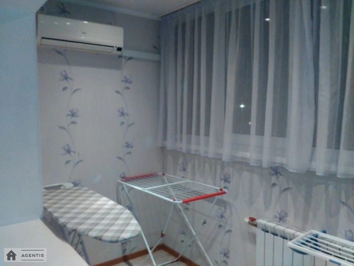 Apartment for rent. 3 rooms, 75 m², 2nd floor/13 floors. 26, Laboratorna 26, Kyiv. 
