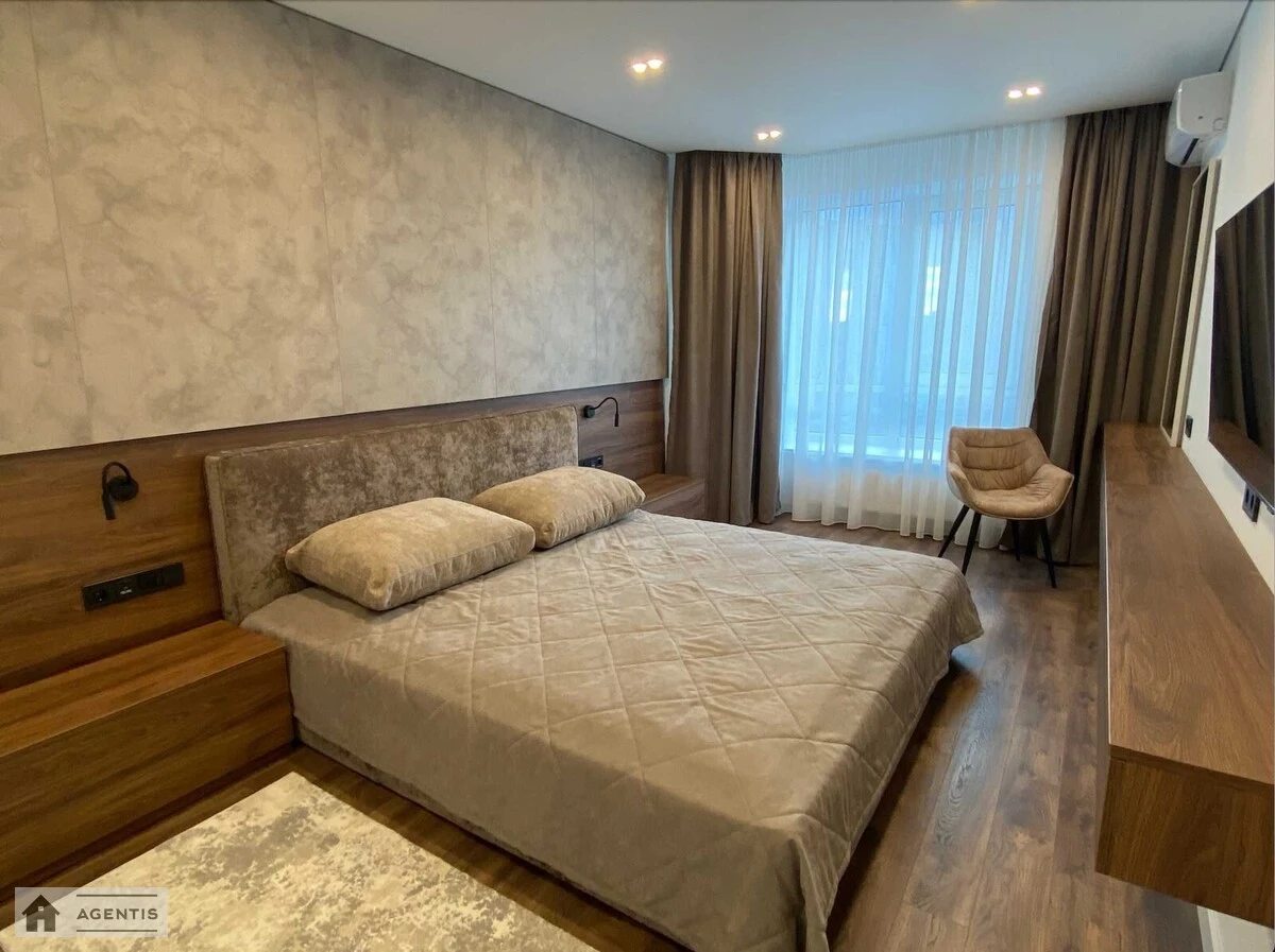 Apartment for rent. 2 rooms, 72 m², 13 floor/20 floors. Zolotoustivska, Kyiv. 