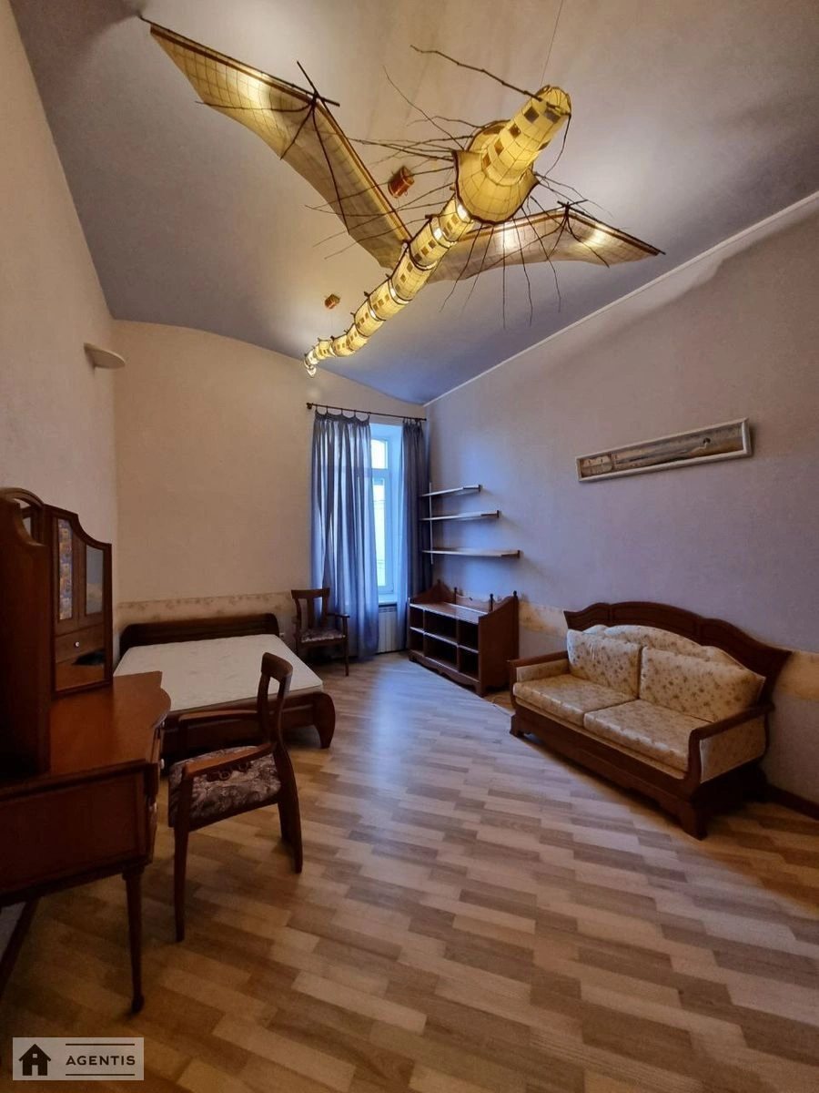 Apartment for rent. 4 rooms, 196 m², 3rd floor/5 floors. 42, Bohdana Khmelnytskoho vul., Kyiv. 