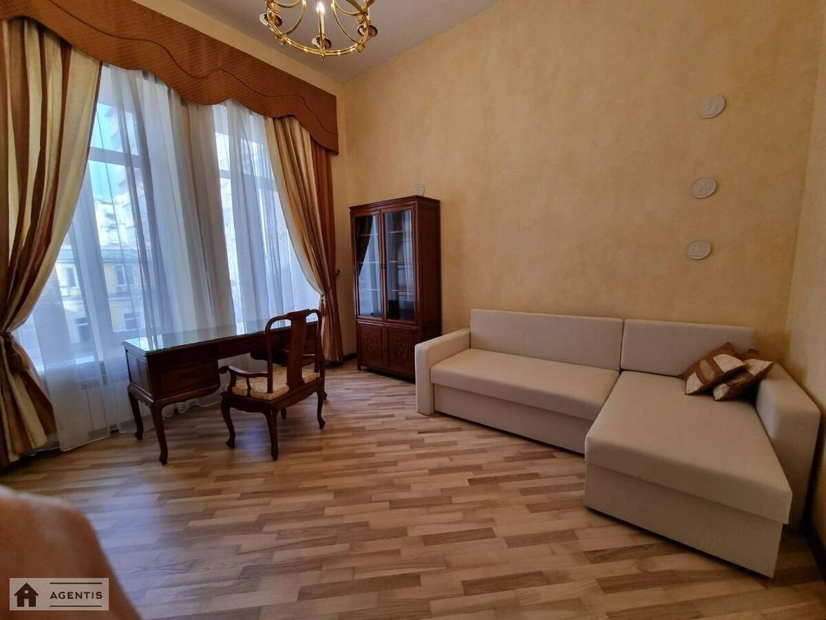 Apartment for rent. 4 rooms, 196 m², 3rd floor/5 floors. 42, Bohdana Khmelnytskoho vul., Kyiv. 