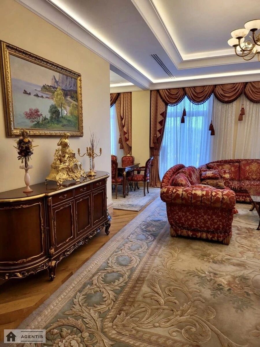 Apartment for rent. 3 rooms, 144 m², 3rd floor/10 floors. 10, Novoselytcka 10, Kyiv. 