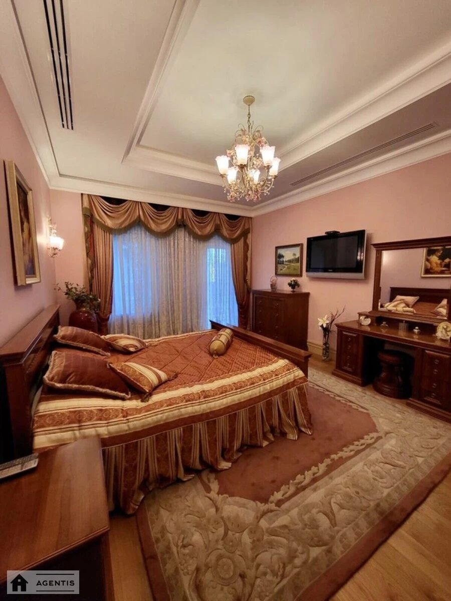 Apartment for rent. 3 rooms, 144 m², 3rd floor/10 floors. 10, Novoselytcka 10, Kyiv. 