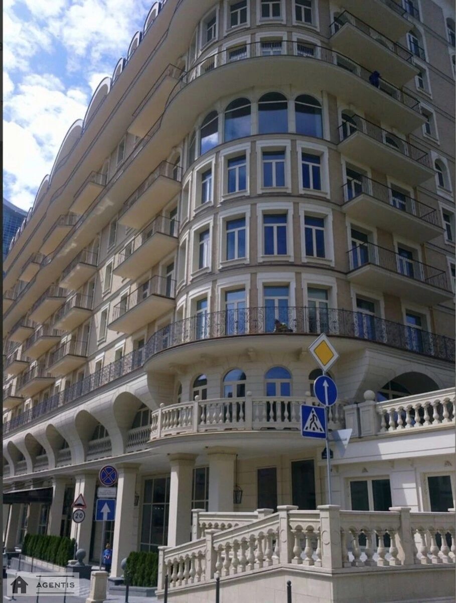 Здам квартиру. 3 rooms, 144 m², 3rd floor/10 floors. 10, Новоселицька 10, Київ. 