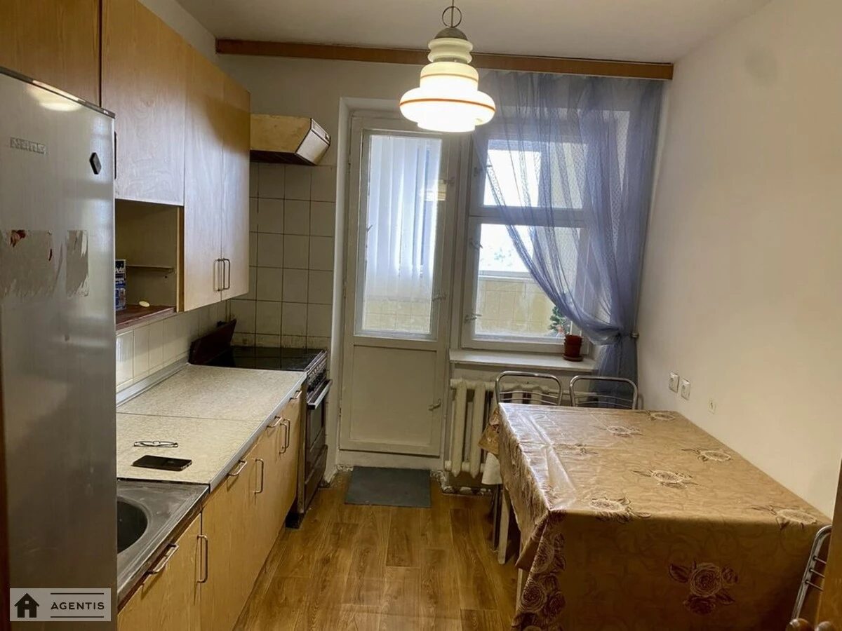 Apartment for rent. 4 rooms, 95 m², 7th floor/16 floors. 27, Symyrenka 27, Kyiv. 